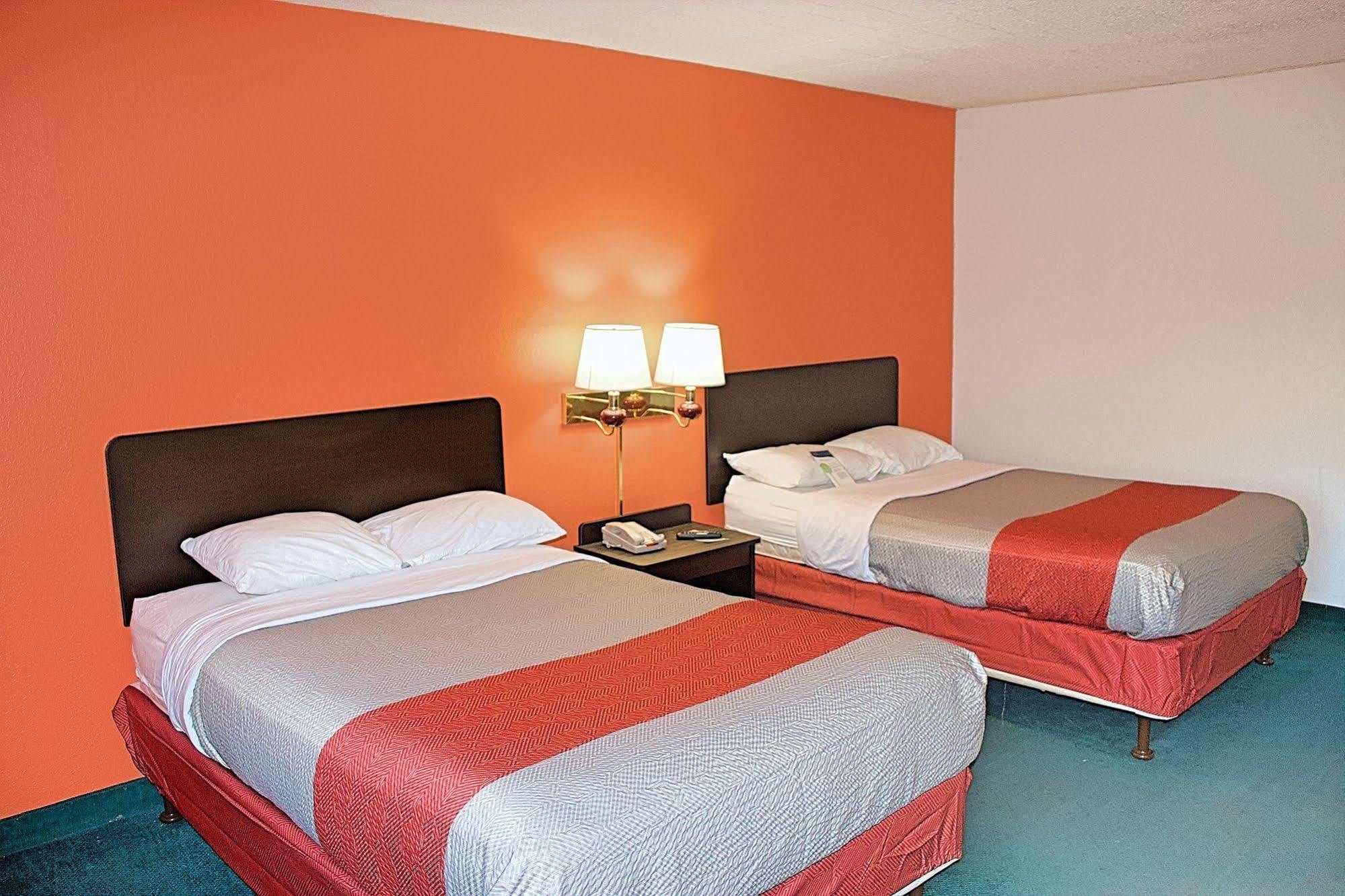 Motel 6-New Stanton, Pa Kültér fotó